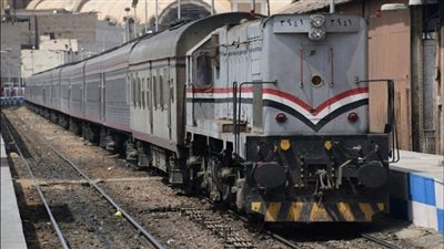 كان رايح يمتحن رجع بكفنه.. مصرع طالب أسفل عجلات القطار بالأقصر | بث مباشر