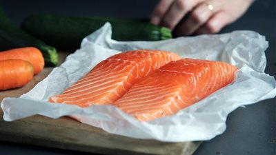 منها السلمون والدجاج وكريمة البرتقال.. وجبات صحية لمرضى القلب