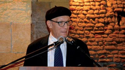 إصابة الشاعر أحمد عبد المعطي حجازي بوعكة صحية