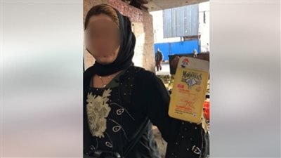 بدء التحقيق مع قمر فتاة الوكالة.. والتحفظ على المنتجات المضبوطة