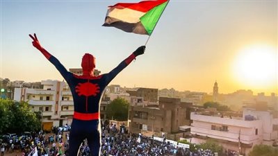 سبايدرمان السودان.. ناشط مقنع يصبح رمزًا للاحتجاجات السودانية 