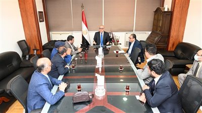 وزير الإسكان يلتقي رئيس مجلس الأعمال اليمني لعرض الفرص الاستثمارية المتاحة