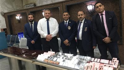 جمارك مطار القاهرة تضبط تهريب كمية من أدوات ومستحضرات التجميل