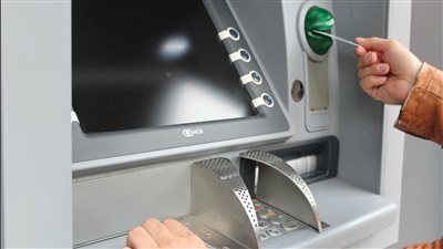 طلعت 70 ألف جنيه بالخطأ.. ماكينة ATM بالأقصر أخرجت ضعف الأموال للمواطنين | بث مباشر