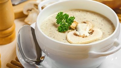 الطريقة المنزلية لعمل حساء المشروم في 5 دقائق 