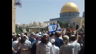 رئيس وزراء إسرائيل: رفع العلم في القدس أمر طبيعي