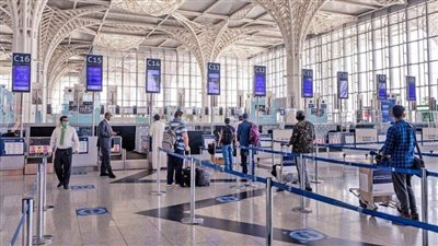 السعودية توقف تأشيرات الزيارة إلى مطارات جدة والمدينة المنورة وينبع والطائف| مستند