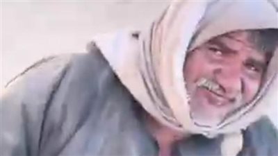 عليك 10 جنيه.. فيديو يثير غضب مستخدمي فيسبوك لـ متسولين يحسبان حصيلة اليوم