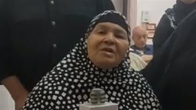 مسنة تستغيث من ممرضين مستشفى بالغربية: ضربوا مريض وقالولي لو اتكلمتي هنديكي حقنة ونموتك | بث مباشر