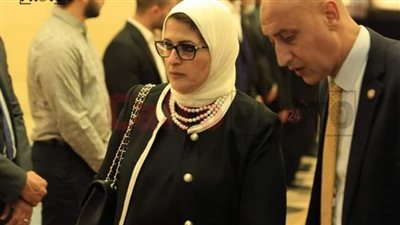 دفاع المتهم الأول بـ رشوة وزارة الصحة: موكلي لم يستغل صفته كزوج لوزيرة الصحة