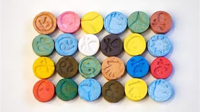 دواء الحب.. ما هو عقار MDMA الذي يشعرك بالدفء العاطفي؟
