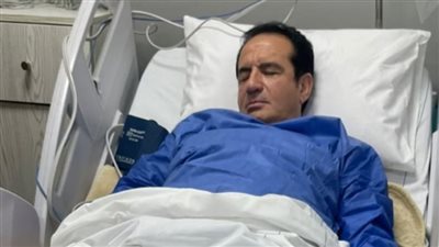 بعد خضوعه لعملية جراحية.. محمد ثروت يستكمل علاجه خارج البلاد | خاص