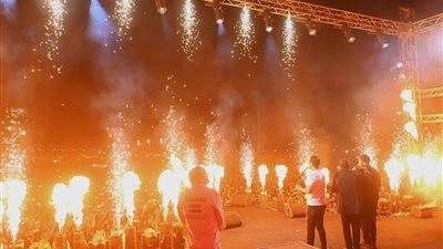  محمد فؤاد وهشام عباس وإيهاب توفيق يشعلون صيف الصعيد بحفل ضخم في أسيوط الجديدة | صور
