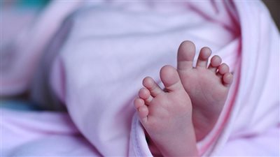 أبوها وقعها على الأرض.. مصرع رضيعة إثر نشوب مشاجرة بين والديها بالغردقة | بث مباشر