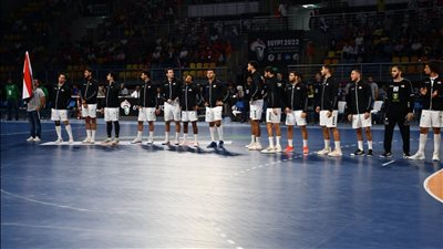 وزير الرياضة يُهنئ منتخب اليد بعد الفوز على الكاميرون بافتتاح أمم إفريقيا