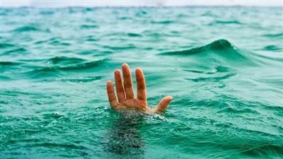 تفاصيل مصرع 3 شباب غرقًا في شواطئ الإسكندرية والساحل الشمالي | بث مباشر