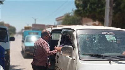 محافظ الفيوم يقرر وقف 7 سيارات عن العمل لمدة شهر ودفع غرامات مالية لزيادة تعريفة الركوب