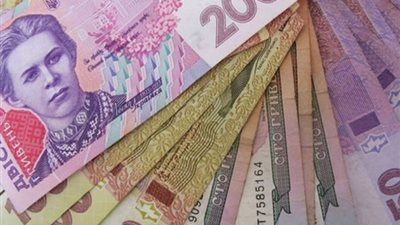 خبراء: يجب على أوكرانيا السماح بتعويم العملة وفرض ضوابط على رأس المال