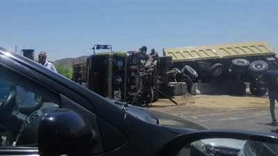 بعد انقلاب سيارة نقل ثقيل بمرغم.. وقف حركة المرور بالطريق الصحراوي بالإسكندرية