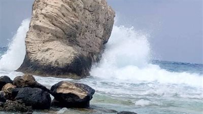 البحر غير مستقر.. منع السباحة بالشواطئ دون منقذين في مطروح