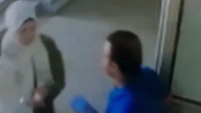 بصق على وجهها.. النيابة الإدارية تحقق في اتهام موظف بالتعدي على مديرته بإدارة طبية بالقاهرة | فيديو 