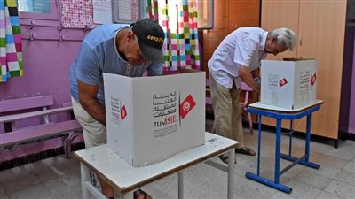 فتح لجان الاقتراع في الانتخابات الرئاسية التونسية بمنافسة 3 مرشحين 