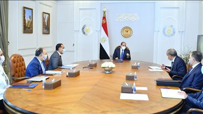 السيسي يوجه بالتوسع في طرح كراتين السلع الغذائية بنصف التكلفة وتوزيع لحوم الأضاحي طوال العام | بث مباشر 