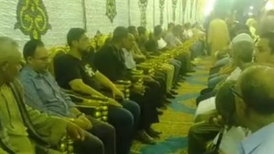 الحزن يكسو وجوه أسرة أشيك بائع فريسكا أثناء مراسم عزاءه بالإسكندرية | بث مباشر