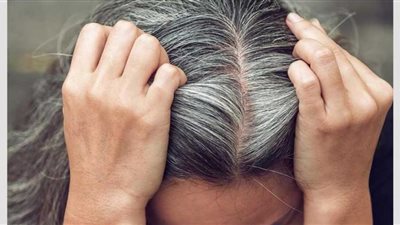 خبراء: تحول الشعر إلى اللون الرمادي علامة على مرض قاتل صامت