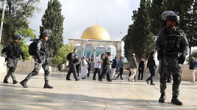 شرطة الاحتلال تقتحم المسجد الأقصى وتعتقل عددا من المعتكفين | فيديو 