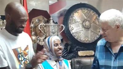 شعوري ميتوصفش.. فرحة الطالبة عائشة بعد تكريمها من مرتضى منصور وشيكابالا في نادي الزمالك | بث مباشر