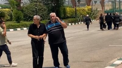 بحضور طليقها سيف عبد الرحمن.. تشييع جثمان الفنانة رجاء حسين من مسجد الشرطة بالشيخ زايد | بث مباشر 