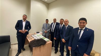جمارك مطار القاهرة تحبط محاولة تهريب كمية من الحشيش والأدوية البشرية