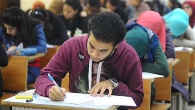 طلاب الثانوية العامة يؤدون امتحان اللغة الأجنبية الأولى بالدور الثاني 2022 | بث مباشر