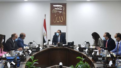 مدبولي يتابع مع وزير قطاع الأعمال العام ملفات عمل الوزارة