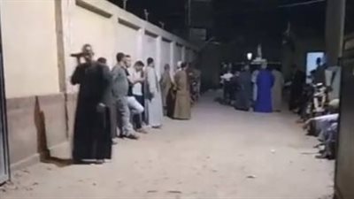 بكاء ودموع أسرة 4 أطفال أمام مشرحة ديروط بعد وفاتهم في انهيار حائط منزل بأسيوط | بث مباشر