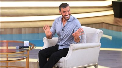 كيف أفلت من الرقابة؟.. تفاصيل حلقة كاظم الساهر مع منى الشاذلي 