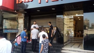 غلق وتشميع مطعم هارت أتاك بشارع جسر السويس |صور