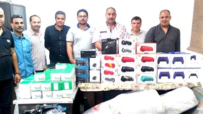 من بينها أسلحة بيضاء وهواتف محمولة.. جمارك سفاجا تحبط 10 محاولات تهرب جمركي