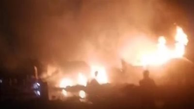 بعد السيطرة على الحريق.. البدء في عمليات تبريد حريق مصنع التنر بدمياط