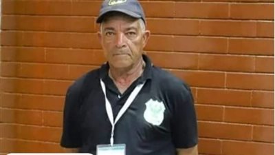 العشرات يشيّعون جثمان فرد الأمن المتوفي خلال مباراة المصري والمقاولون العرب | بث مباشر