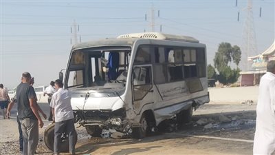 إصابة 11 شخصًا في حادث تصادم أتوبيس بالحاجز الخرساني بطريق السويس الإسماعيلية