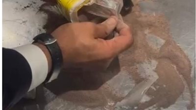 ضبط راكبة بحوزتها سجائر بها زيت الماريجوانا وأخرى أخفت 110 أقراص ترامادول داخل علبة كاكاو