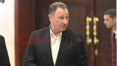 وزير الرياضة وعلاء مبارك يقدمان واجب العزاء في شقيقة محمود الخطيب بمسجد المشير | بث مباشر