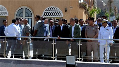 رئيس الوزراء يتفقد أعمال تطوير منطقة السواقي في الفيوم | صور 