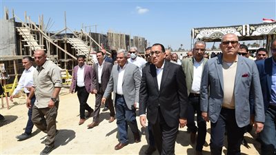 رئيس الوزراء يتفقد أعمال توسعات محطة تنقية مياه الشرب بالعزب الجديدة