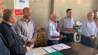 أرض سيناء غالية.. محافظ بورسعيد يفتتح جمعية تحيا مصر لخدمة المزارعين