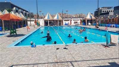 بسبب استنشاق الكلور.. تفاصيل إصابة 12 طفلا بالاختناق داخل حمام سباحة بالإسكندرية | بث مباشر 