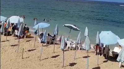 قبل بدء الدراسة.. استمرار توافد المواطنين على شواطئ الإسكندرية | بث مباشر 