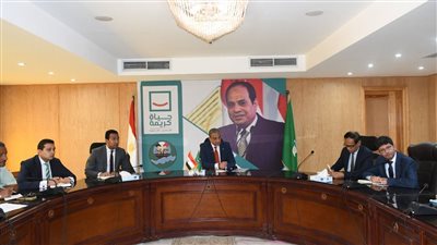 الأنصاري يُوجه بإنهاء أعمال شبكات المرافق بطريق الفيوم القاهرة للبدء في تطويره